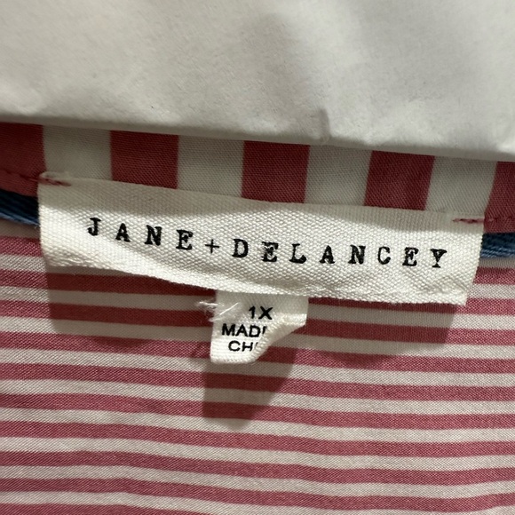 Red and White Boxy Blouse with Cuffed Sleeves - Picture 3 of 3